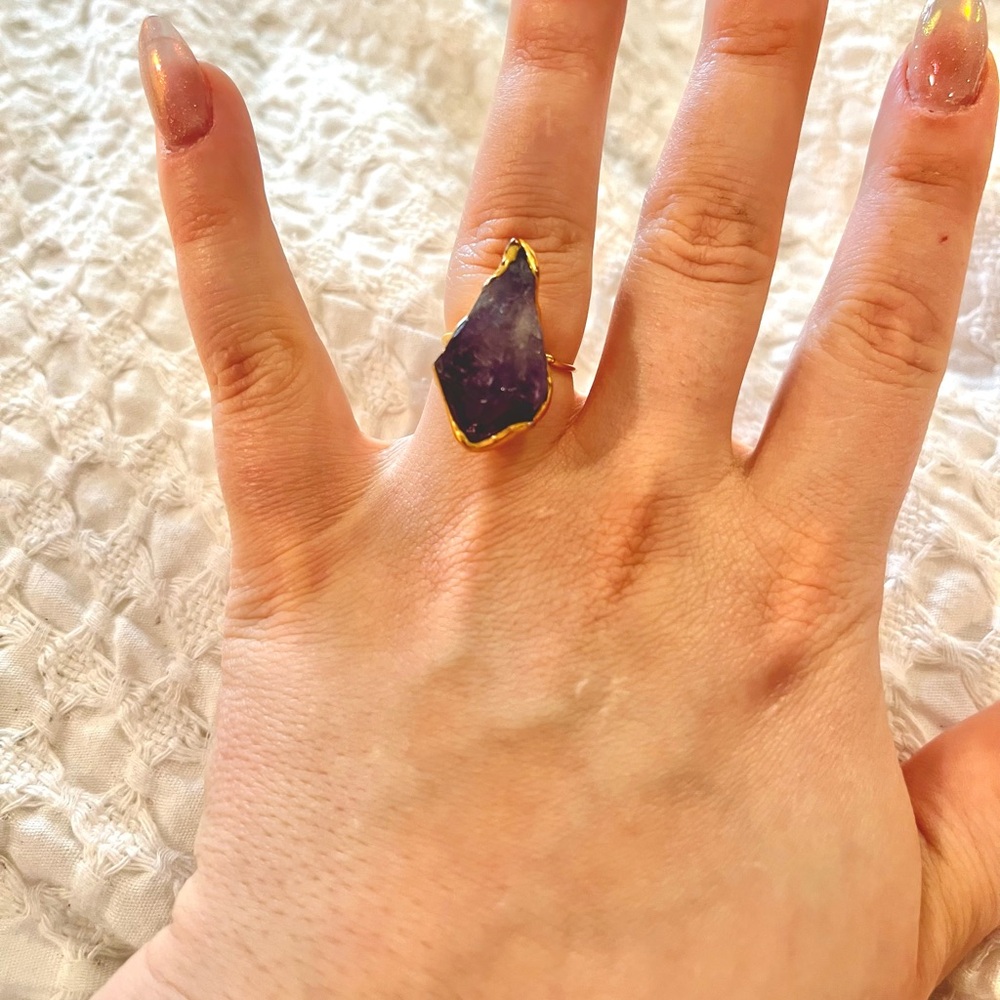 Ringcrush Statement Raw Amethyst ring